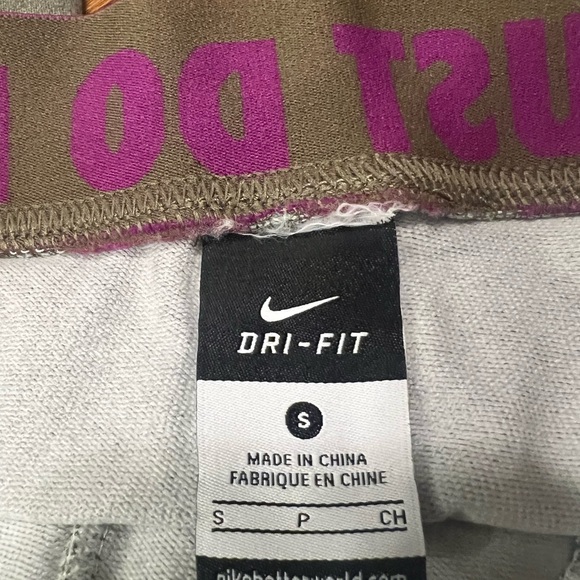 Nike Dri-Fit Capris. Size S - Picture 8 of 8